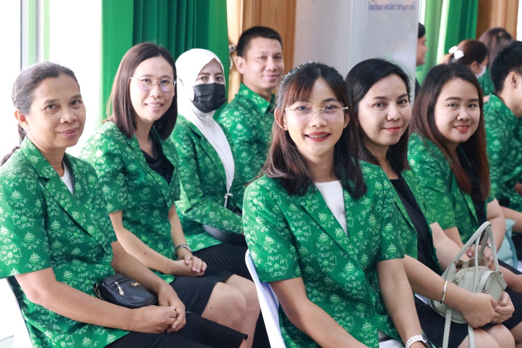 ข่าว พิธีมอบประกาศนียบัตรให้แก่นักเรียนชั้นมัธยมศึกษาปีที่ ๓ และ ๖