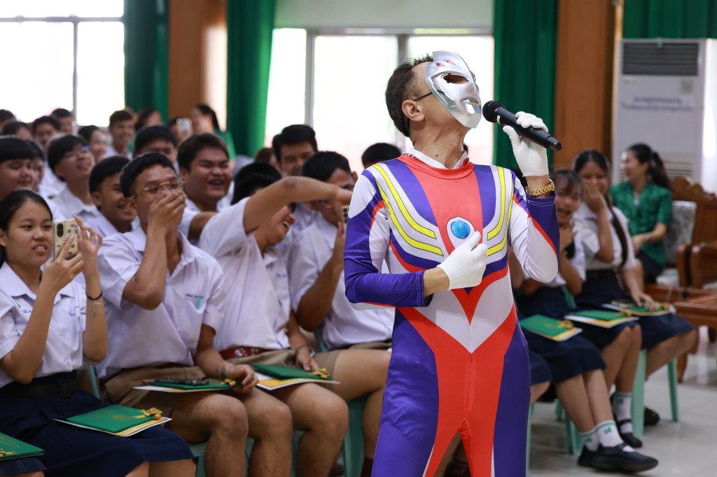 ข่าว พิธีมอบประกาศนียบัตรให้แก่นักเรียนชั้นมัธยมศึกษาปีที่ ๓ และ ๖